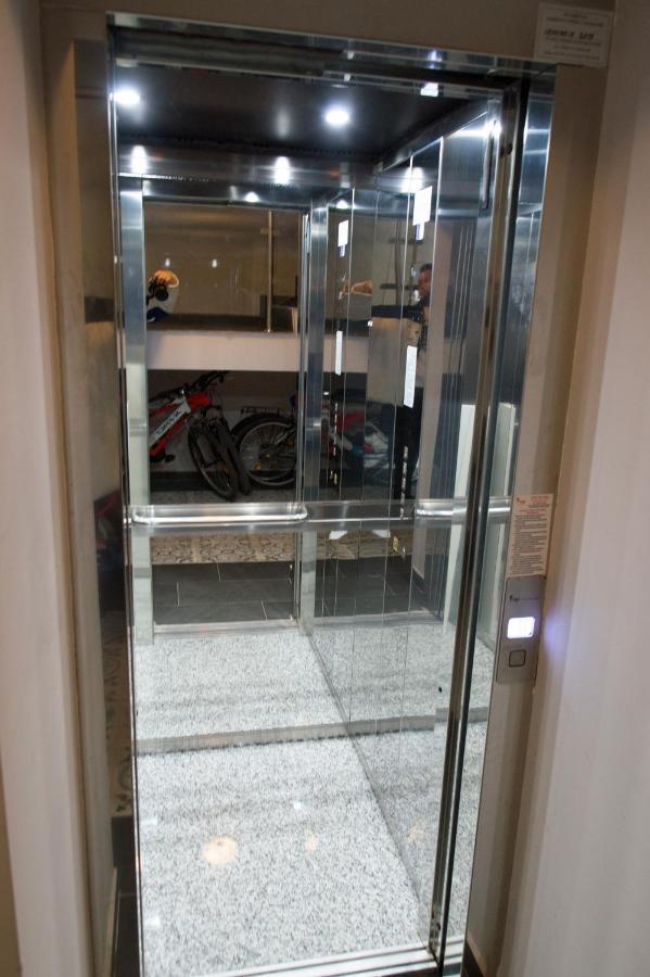 Airport Residence - Apartment Across From Otopeni Airport Luaran gambar