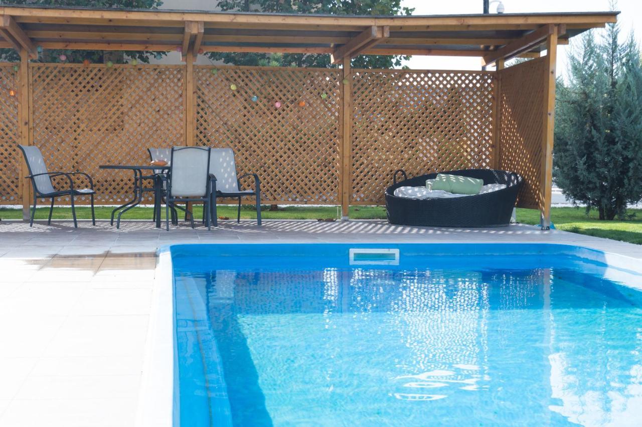 Airport Residence - Apartment Across From Otopeni Airport Luaran gambar