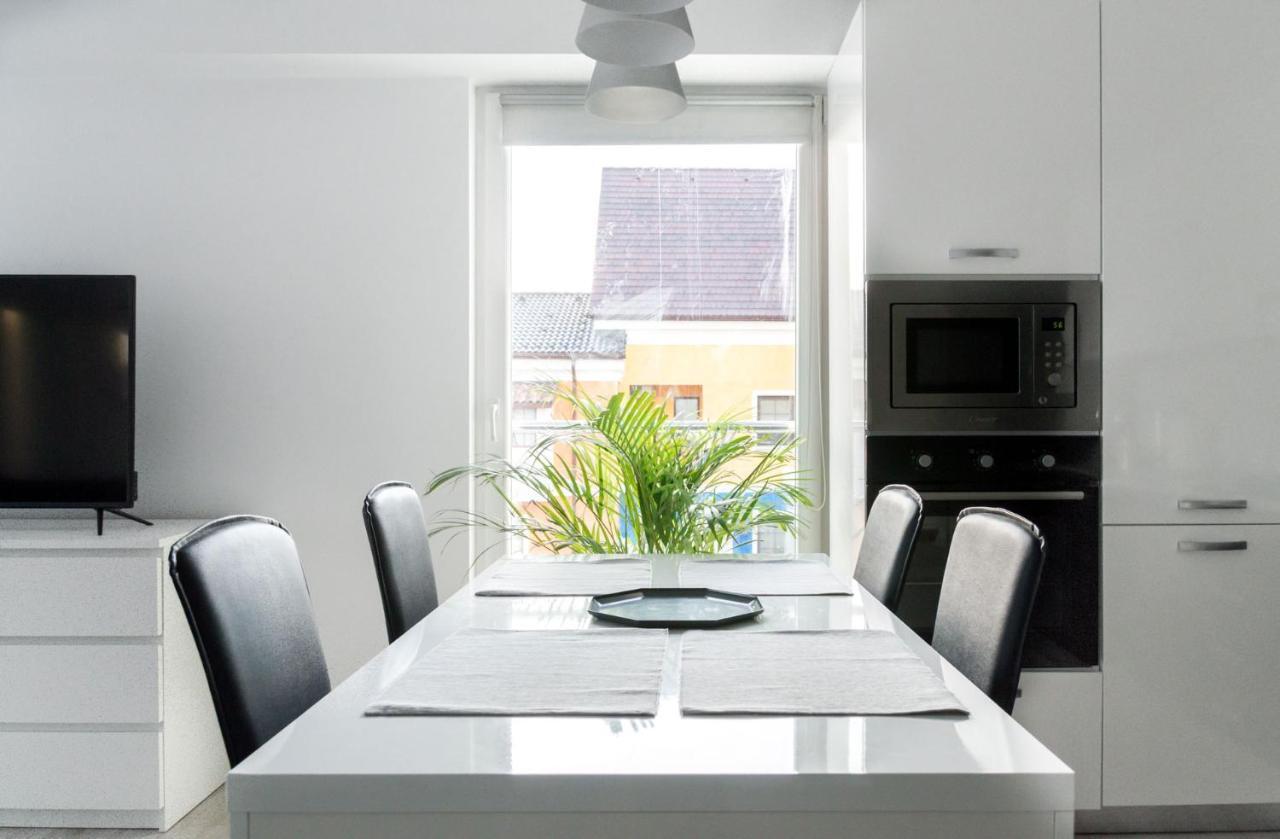 Airport Residence - Apartment Across From Otopeni Airport Luaran gambar