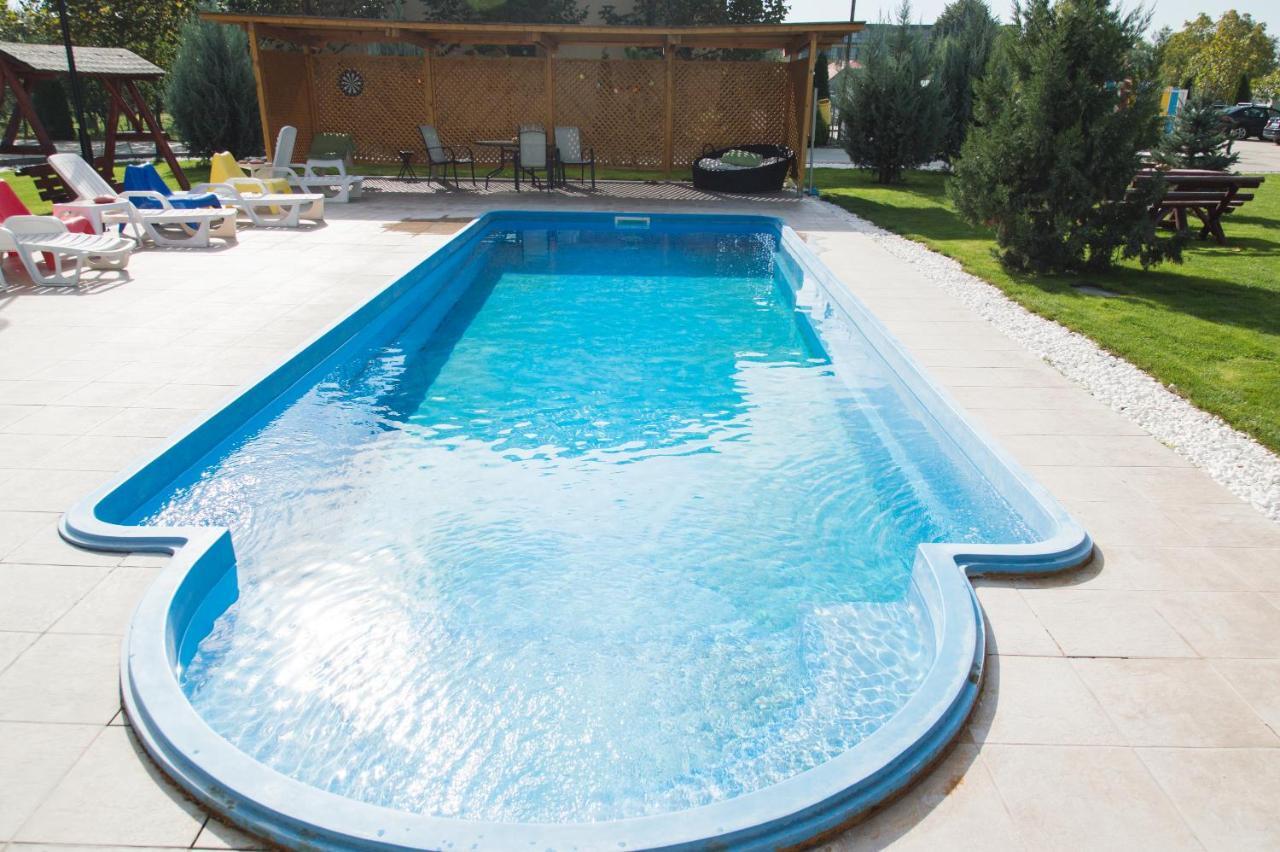 Airport Residence - Apartment Across From Otopeni Airport Luaran gambar